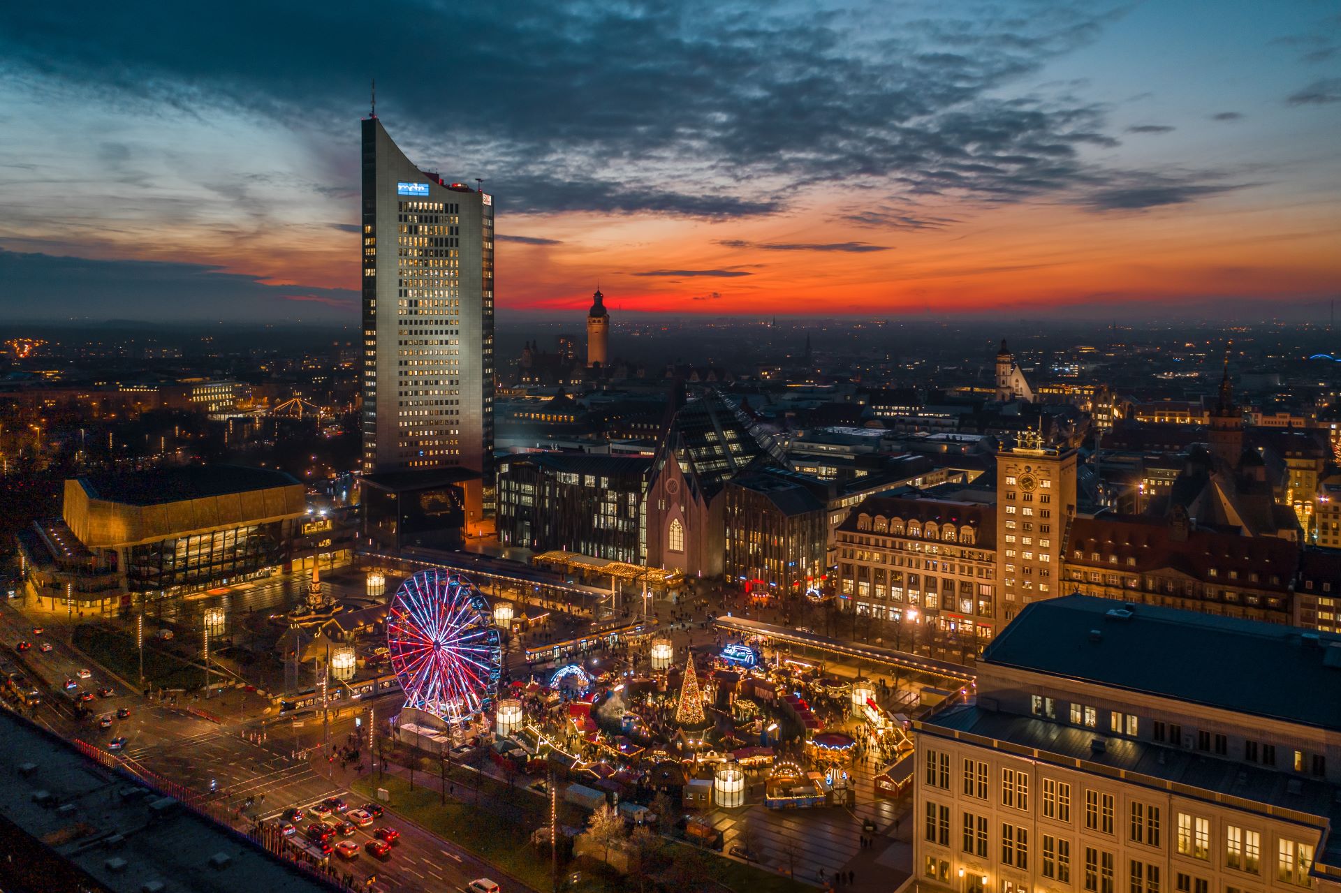 Escort Leipzig: Augustusplatz und City-Hochhaus im Abendrot
